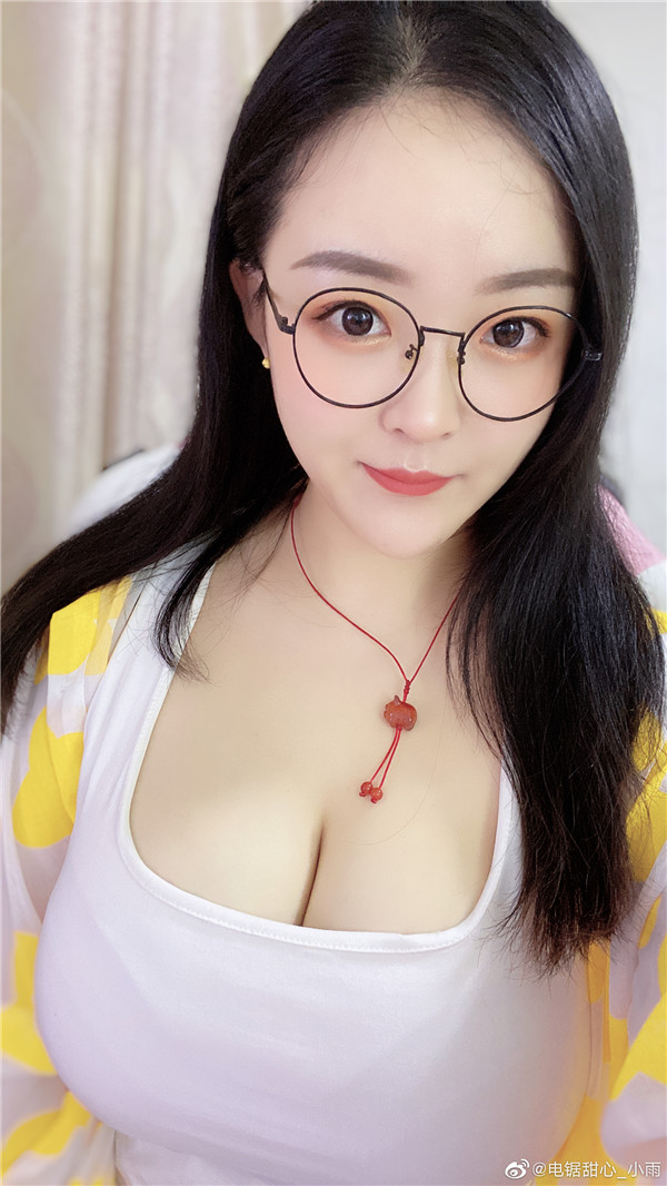 电锯甜心小雨是谁 她的视频去哪里看(图3) 电锯甜心小雨是谁 她的视频去哪里看(图3)