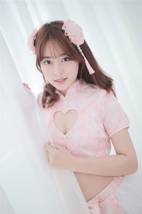 韩国网红郑荷娜Hanuru 扮演的春丽可真像(图2)