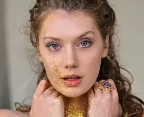 Elena Koshka是谁 Elena Koshka个人资料(图1) Elena Koshka是谁 Elena Koshka个人资料(图1)