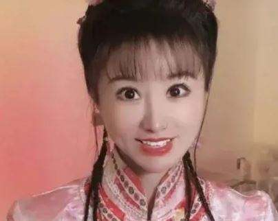 网红小林心如直播忘记开滤镜 夏紫薇原来长这样(图1) 网红小林心如直播忘记开滤镜 夏紫薇原来长这样(图1)