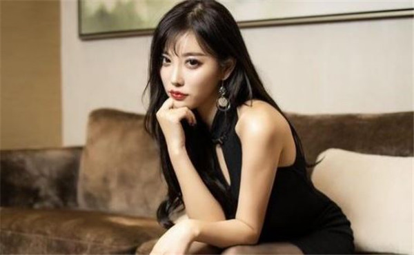 杨晨晨、顾欣欣、小甜心CC都是同一人 你们知道吗(图1) 杨晨晨、顾欣欣、小甜心CC都是同一人 你们知道吗(图1)