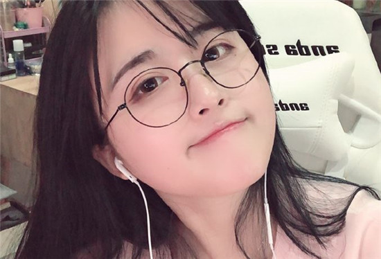 菠萝赛东为何停播 菠萝赛东真名(图2) 菠萝赛东为何停播 菠萝赛东真名(图2)