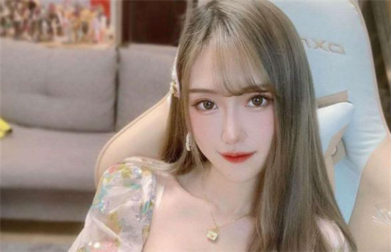 腐团儿的COS你看过没有 真实素颜长啥样(图1)