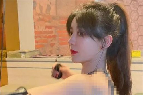 怕辣美娜的“鱿鱼丝带舞”是怎么回事 什么舞啊(图1)