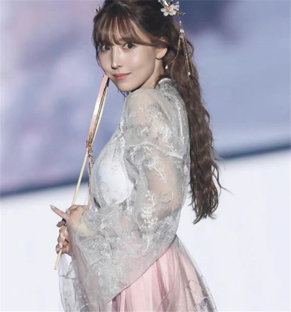 三上悠亚穿上汉服COS了一把 你怎么看(图1)