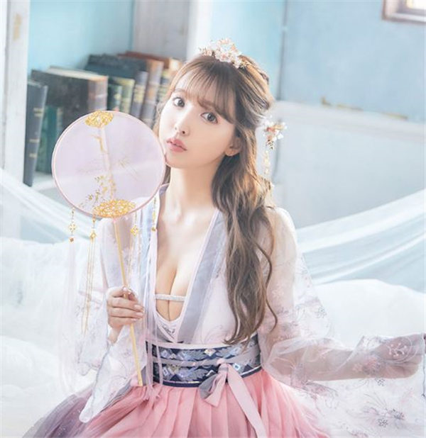 三上悠亚穿上汉服COS了一把 你怎么看(图2)