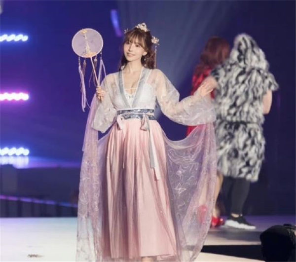 三上悠亚穿上汉服COS了一把 你怎么看(图3)