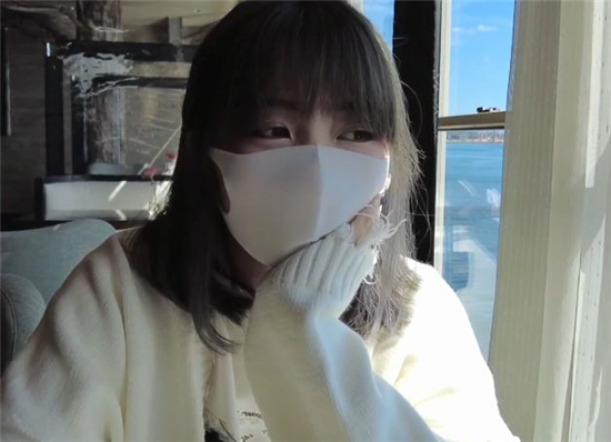 玩偶姐姐hkdoll你认识吗?为啥老戴个口罩呢(图1) 玩偶姐姐hkdoll你认识吗?为啥老戴个口罩呢(图1)