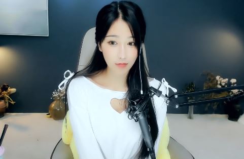 小深深儿不一样的舞蹈主播,没有视频哟(图2) 小深深儿不一样的舞蹈主播,没有视频哟(图2)