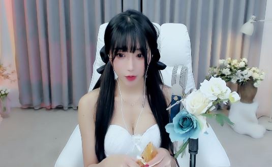 小深深儿不一样的舞蹈主播,没有视频哟(图3) 小深深儿不一样的舞蹈主播,没有视频哟(图3)