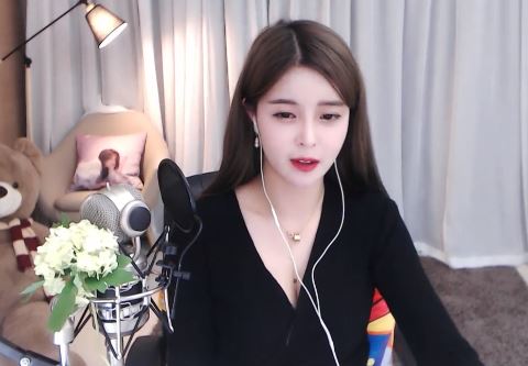 “苏恩Olivia”复播引超管关注，直言跳舞主播门槛不高(图1)