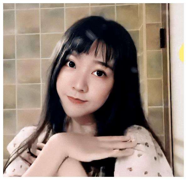 一条小团团关注目标达成，在抖音露脸跳舞了(图1)